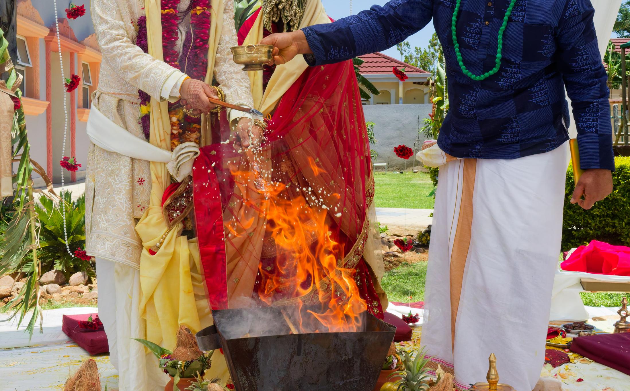 सात फेरों का महत्व हिंदी में | विवाह के सात वचन और अर्थ
